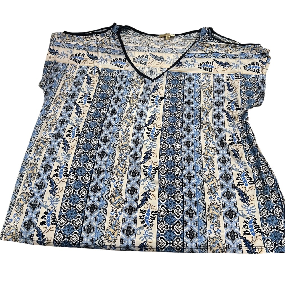 Lavish Plus Floral Blue & White V-Neck Blouse Women's Size 1X Geometric Casual